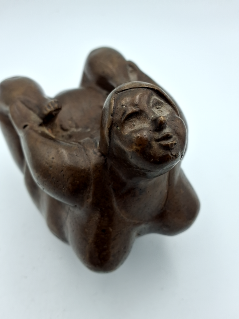 Kvinde I yoga stilling, bronze